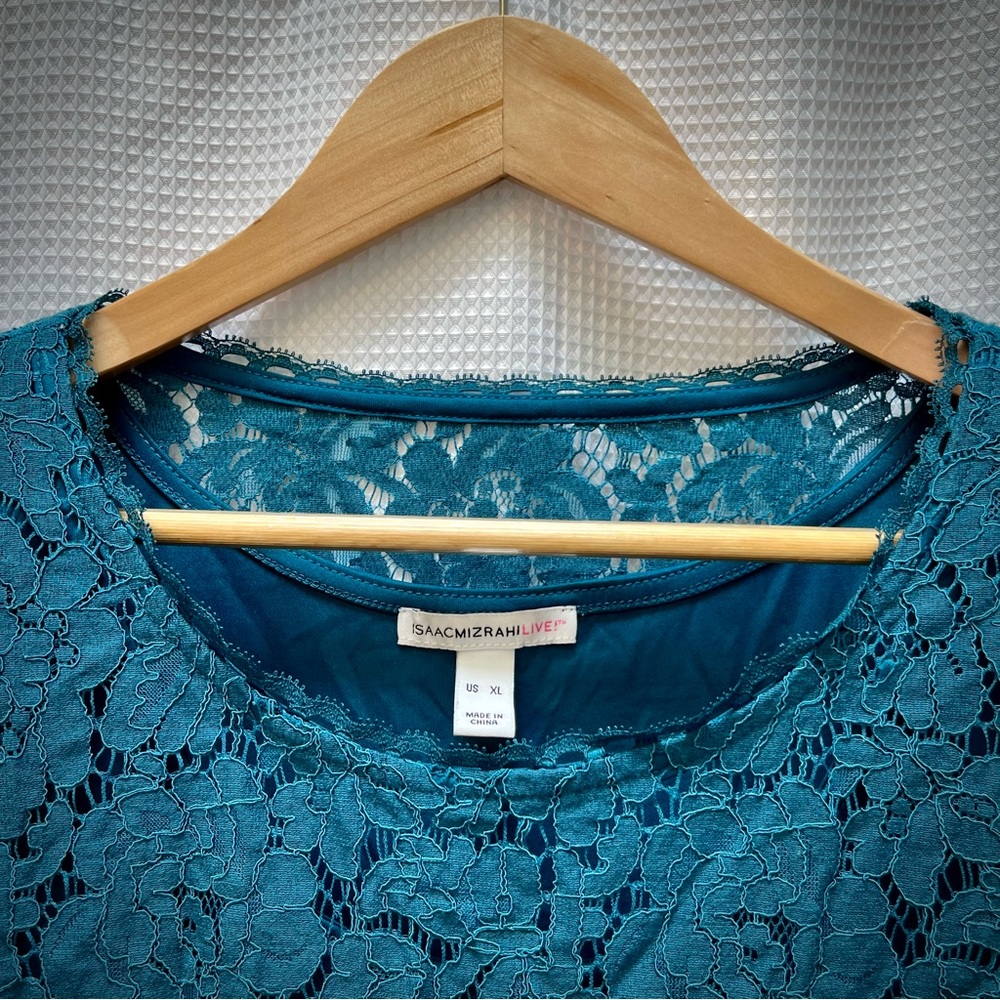 Isaac Mizrahi marine blue lace top